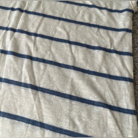 Chaser - Linen Blend Strappy Shoulder Cap
Sleeve Top - Medium - Picture 2 of 8